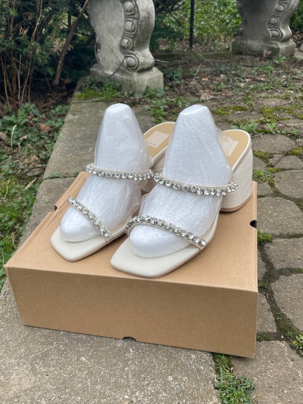 Dolce Vita Natie Rhinestone Block Heel Women Designer Sandals/Heels In Ivory(10)